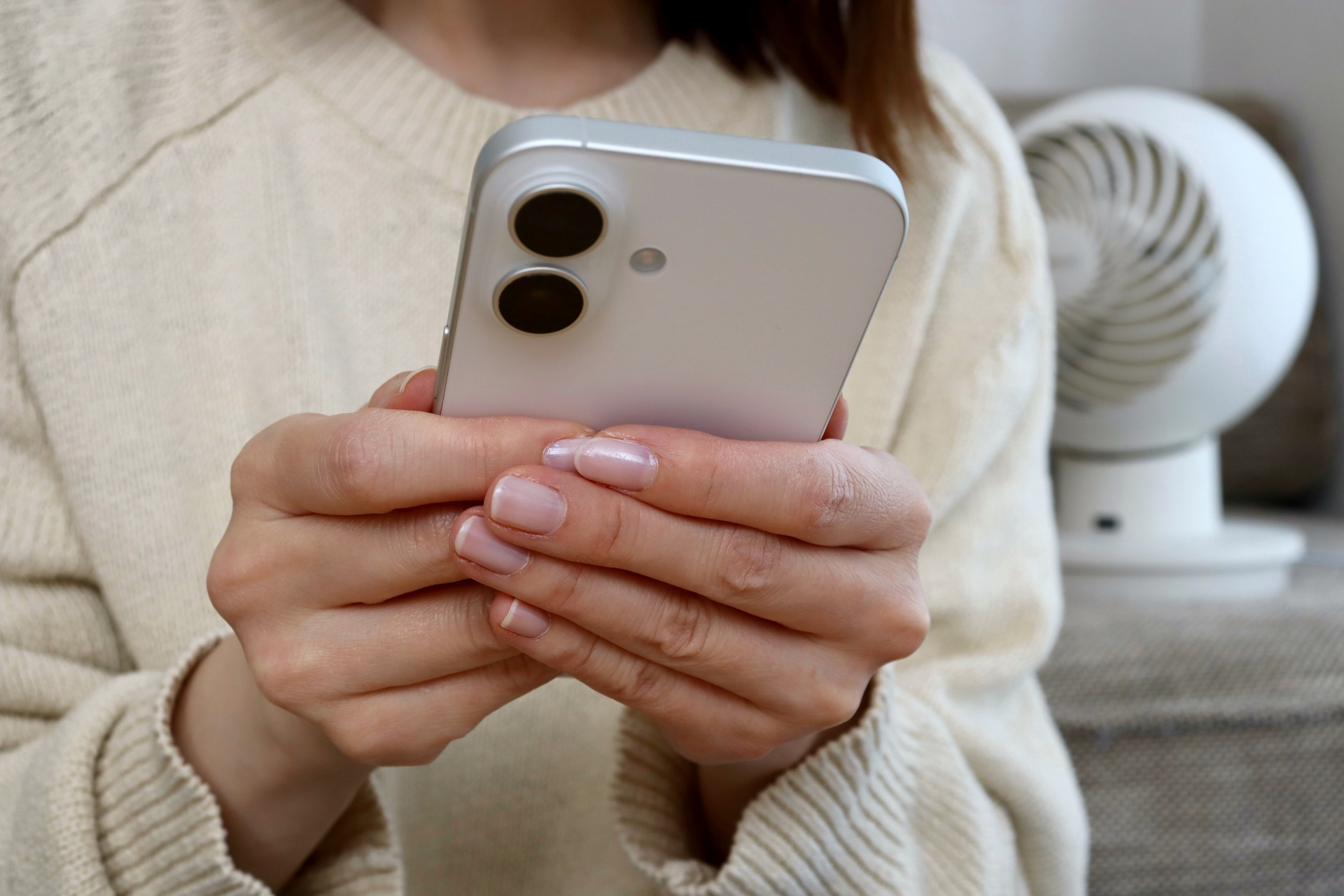 若者 集客を10倍にする。ホームページ制作 依頼やWEBサイトリニューアルを希望する女性顧客のイメージ | SaC株式会社